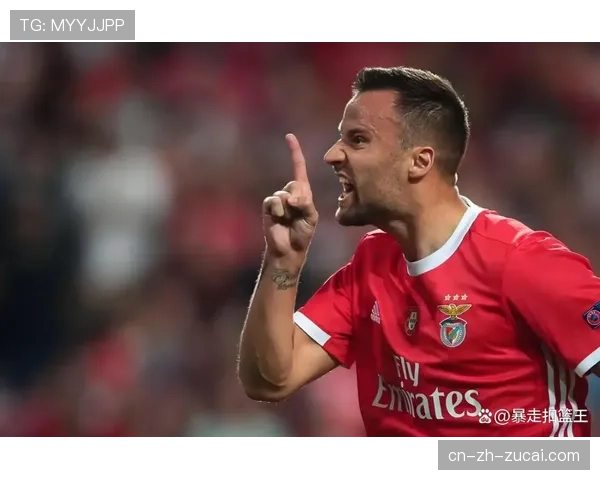 波尔图前锋帕夫利季斯入选赛季最佳阵容